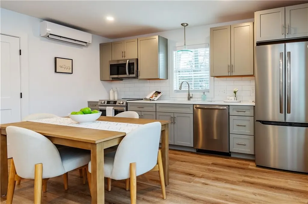 32 Exchange Street East Greenwich RI 02818