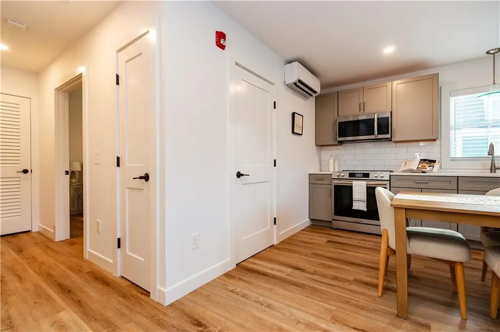 32 Exchange Street East Greenwich RI 02818