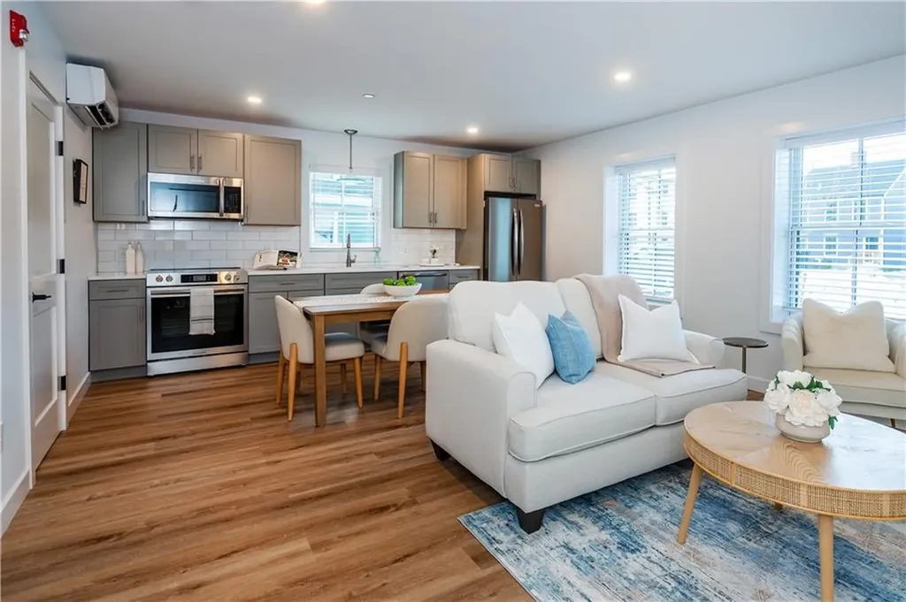 32 Exchange Street East Greenwich RI 02818