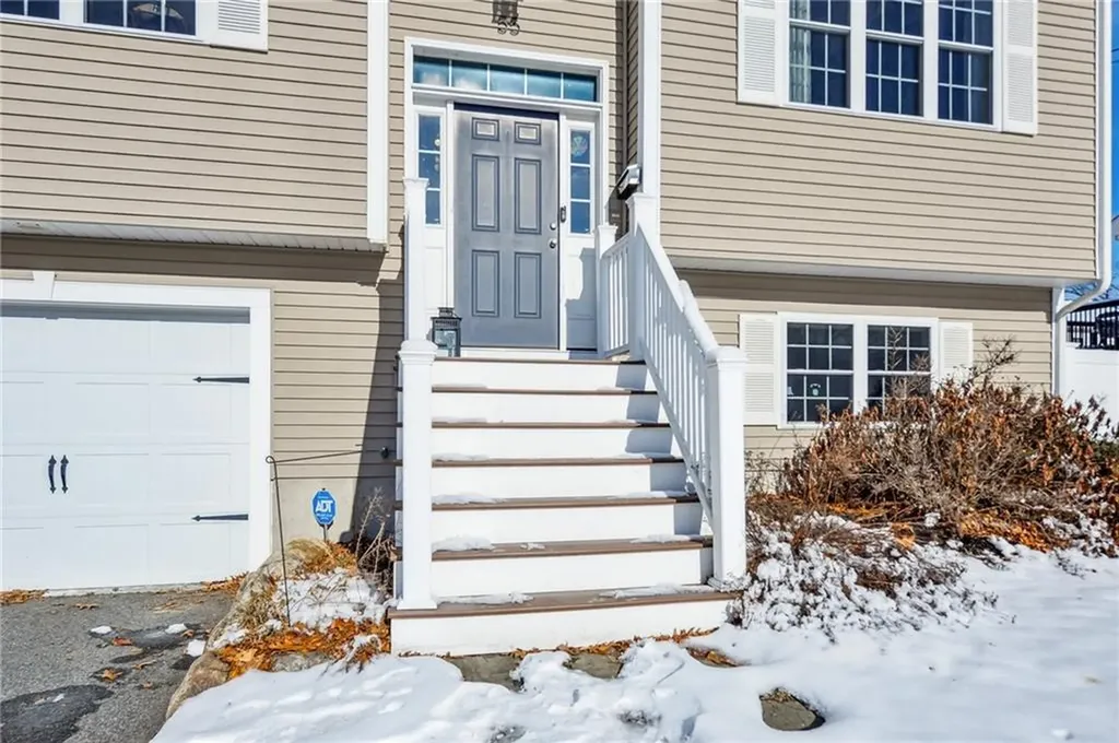 55 Dixie Avenue Warwick RI 02889
