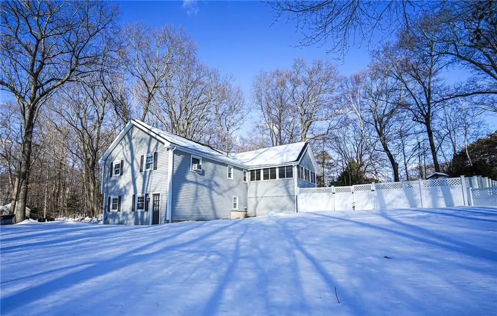 9 Laurel Lane North Smithfield RI 02896