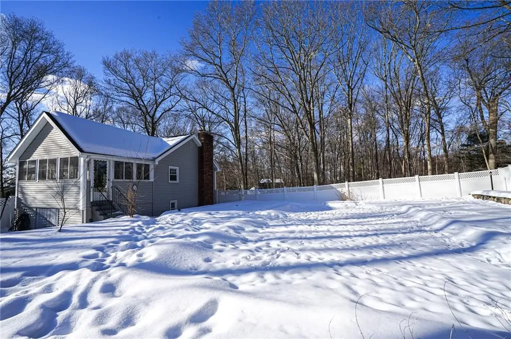 9 Laurel Lane North Smithfield RI 02896