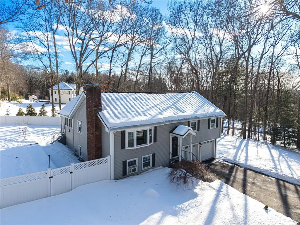 9 Laurel Lane North Smithfield RI 02896