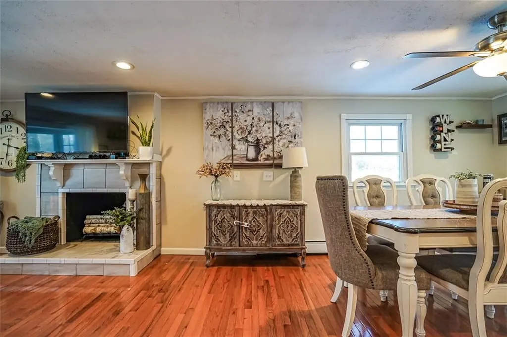 9 Laurel Lane North Smithfield RI 02896