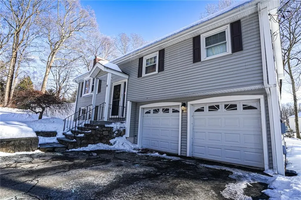 9 Laurel Lane North Smithfield RI 02896