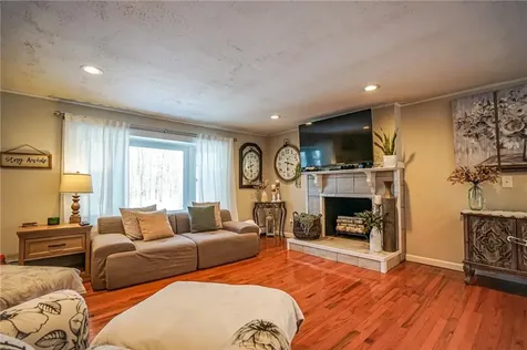 9 Laurel Lane North Smithfield RI 02896