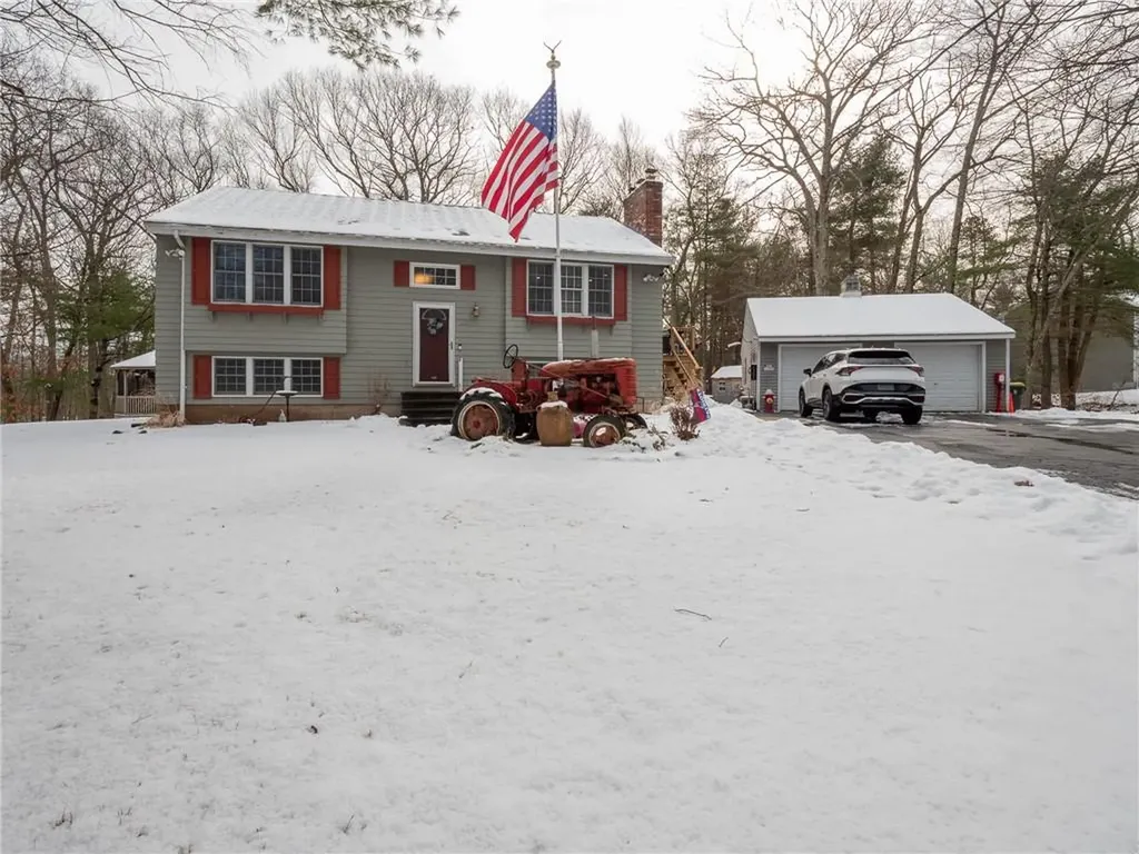 20 Whitney Lane Burrillville RI 02858