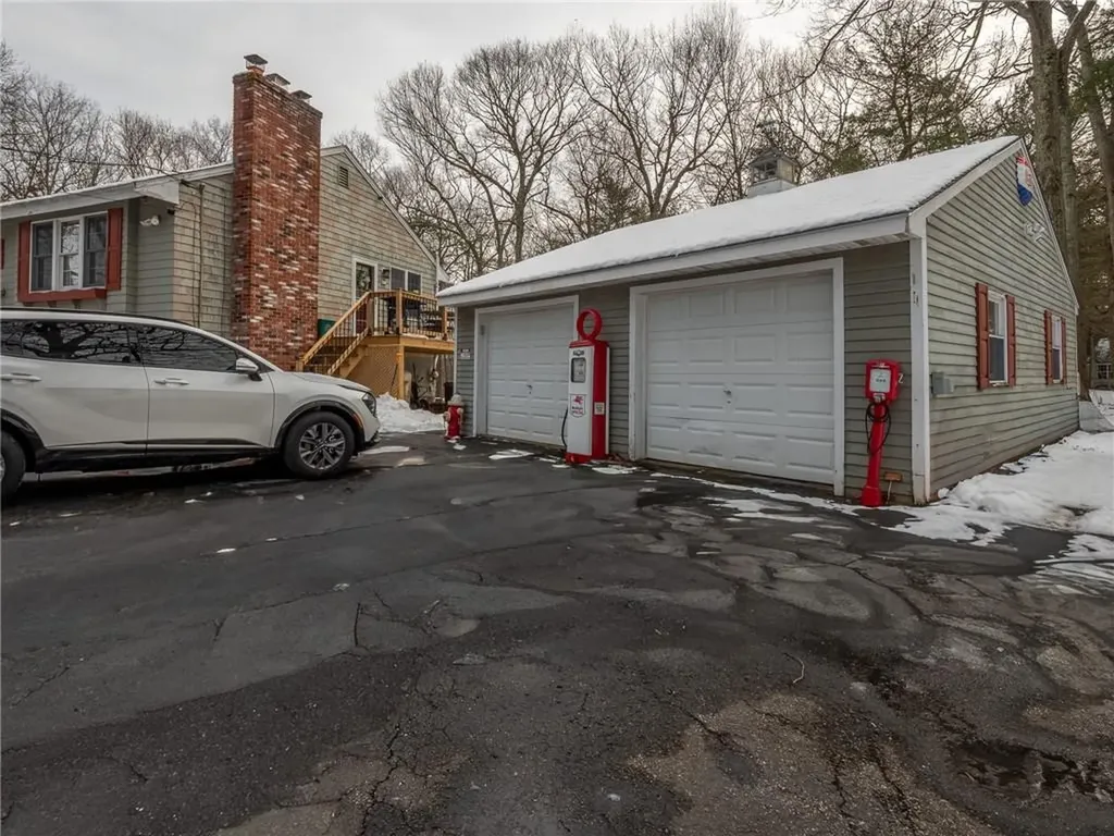 20 Whitney Lane Burrillville RI 02858