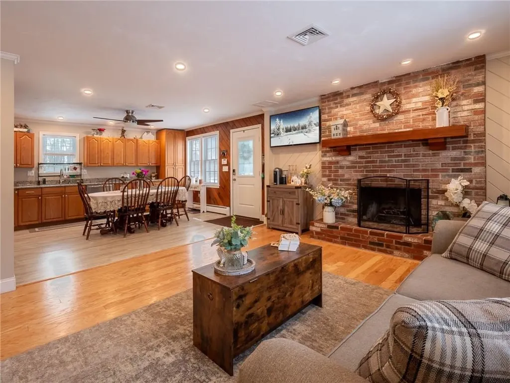 20 Whitney Lane Burrillville RI 02858