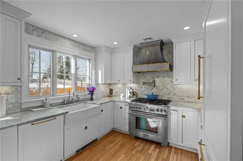 2269 East Main Road Portsmouth RI 02871