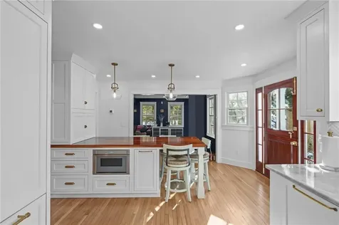 2269 East Main Road Portsmouth RI 02871