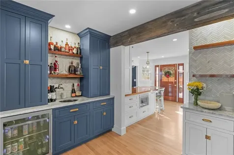 2269 East Main Road Portsmouth RI 02871