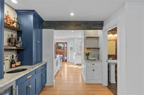 2269 East Main Road Portsmouth RI 02871