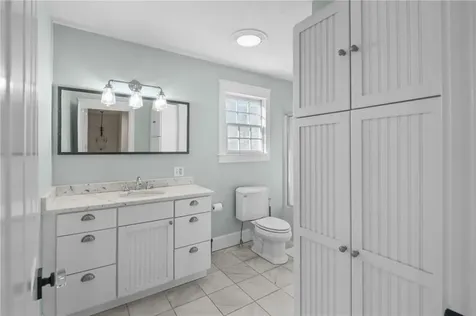 2269 East Main Road Portsmouth RI 02871