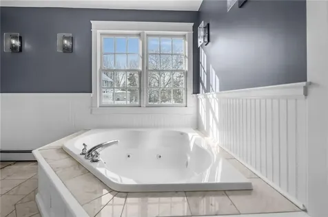 2269 East Main Road Portsmouth RI 02871