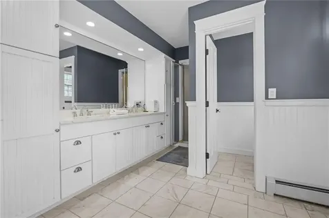 2269 East Main Road Portsmouth RI 02871