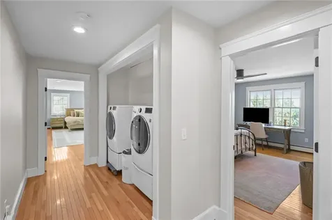 2269 East Main Road Portsmouth RI 02871