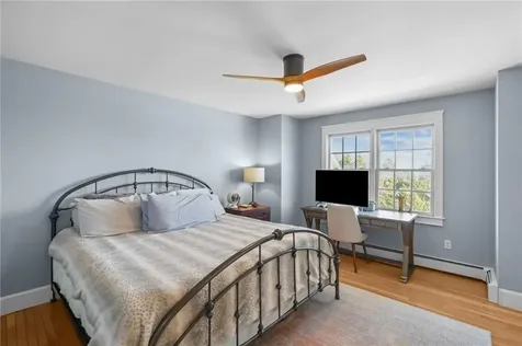 2269 East Main Road Portsmouth RI 02871