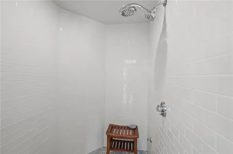 2269 East Main Road Portsmouth RI 02871