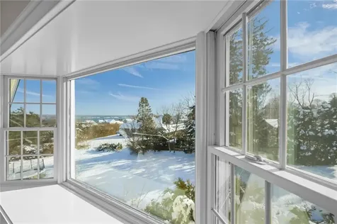 2269 East Main Road Portsmouth RI 02871