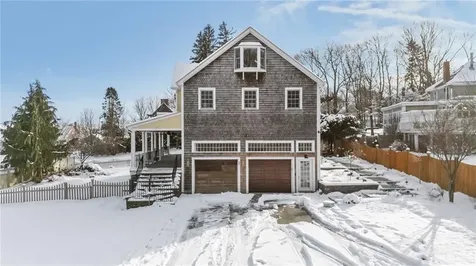 2269 East Main Road Portsmouth RI 02871