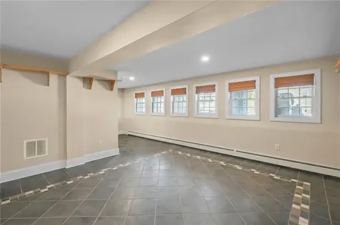 2269 East Main Road Portsmouth RI 02871