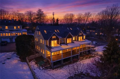 2269 East Main Road Portsmouth RI 02871