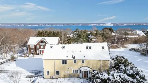 2269 East Main Road Portsmouth RI 02871