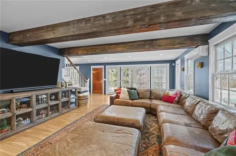 2269 East Main Road Portsmouth RI 02871