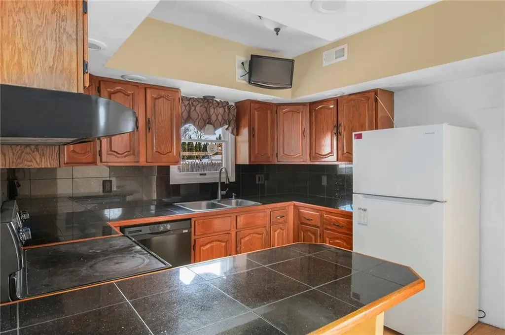 2 Overbrook Avenue Warwick RI 02889