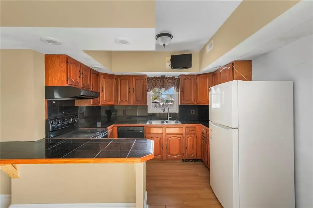 2 Overbrook Avenue Warwick RI 02889