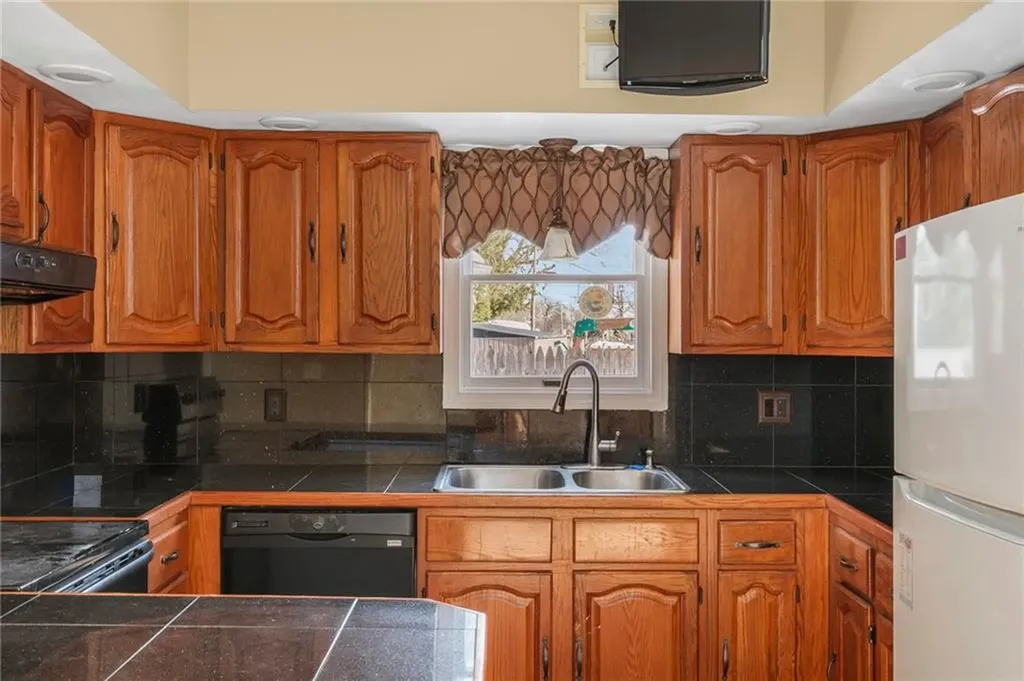 2 Overbrook Avenue Warwick RI 02889