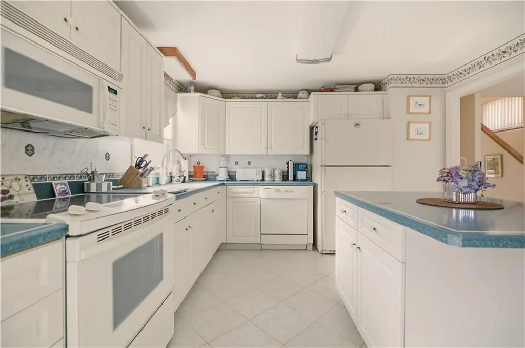 23 Indian Hill Circle Middletown RI 02842