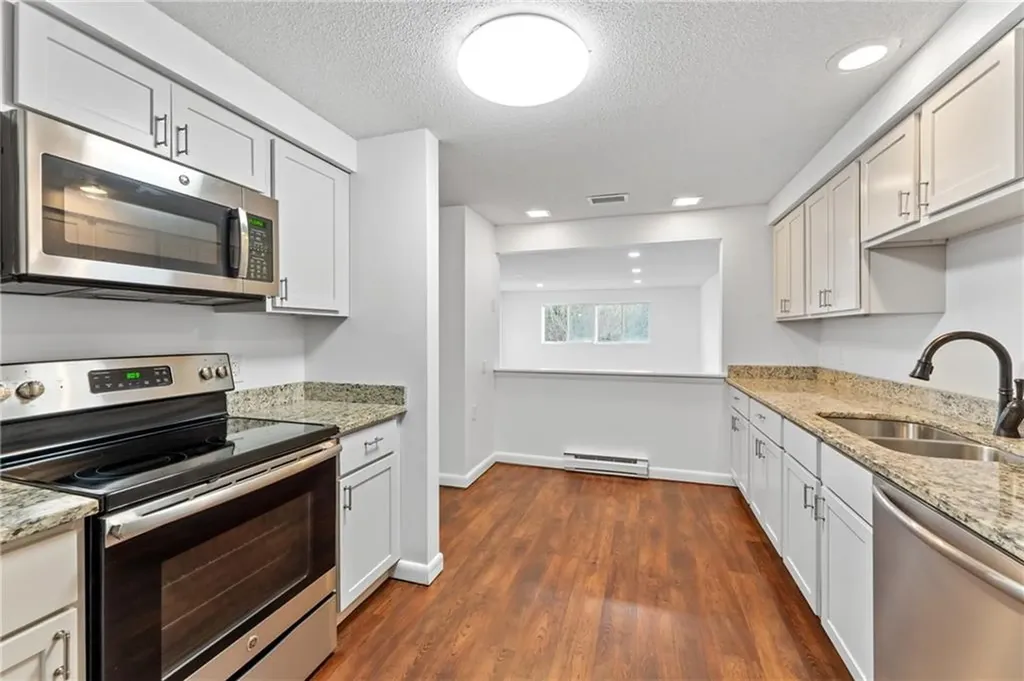 30 Argyle Avenue East Providence RI 02915