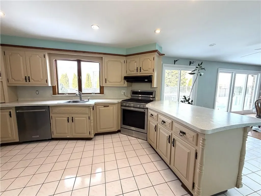 33 Whipple Avenue Westerly RI 02891