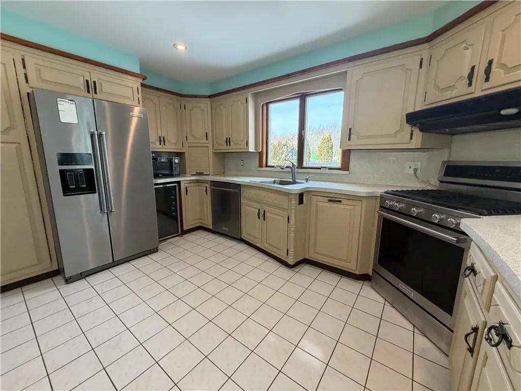 33 Whipple Avenue Westerly RI 02891