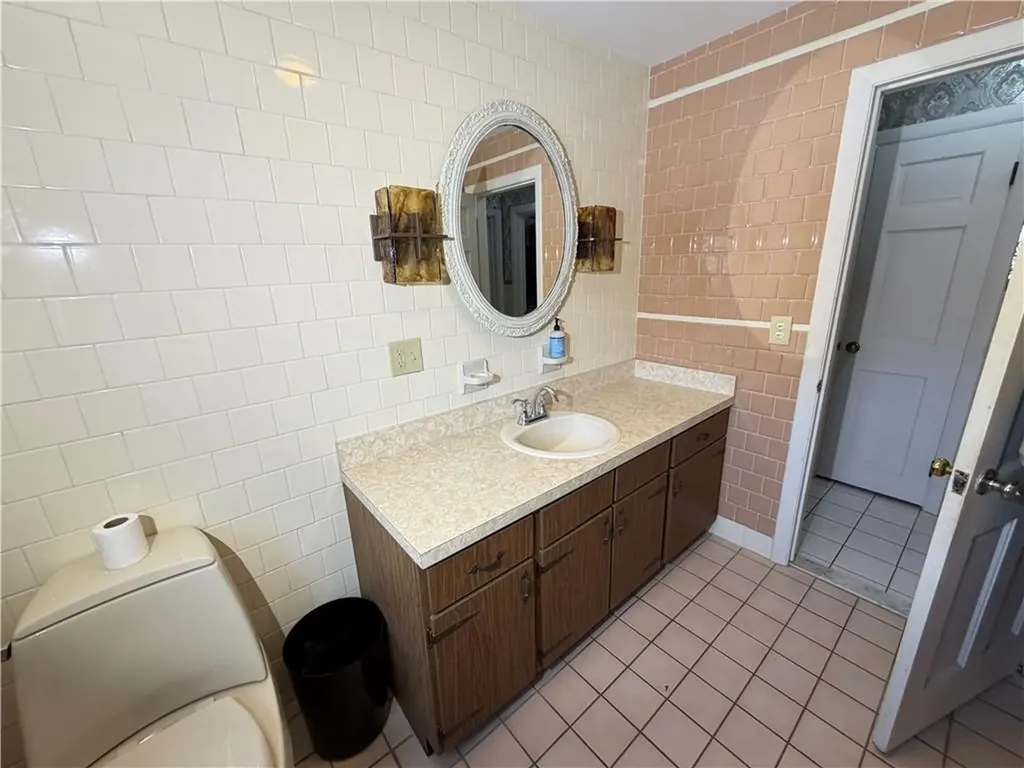 33 Whipple Avenue Westerly RI 02891