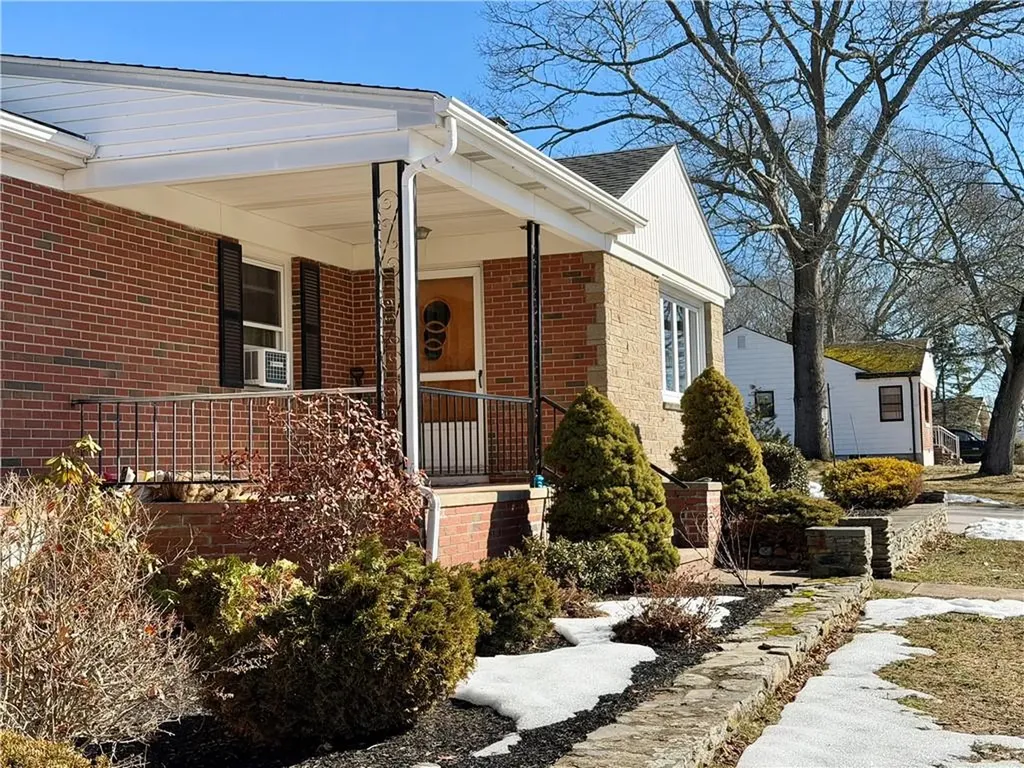 33 Whipple Avenue Westerly RI 02891
