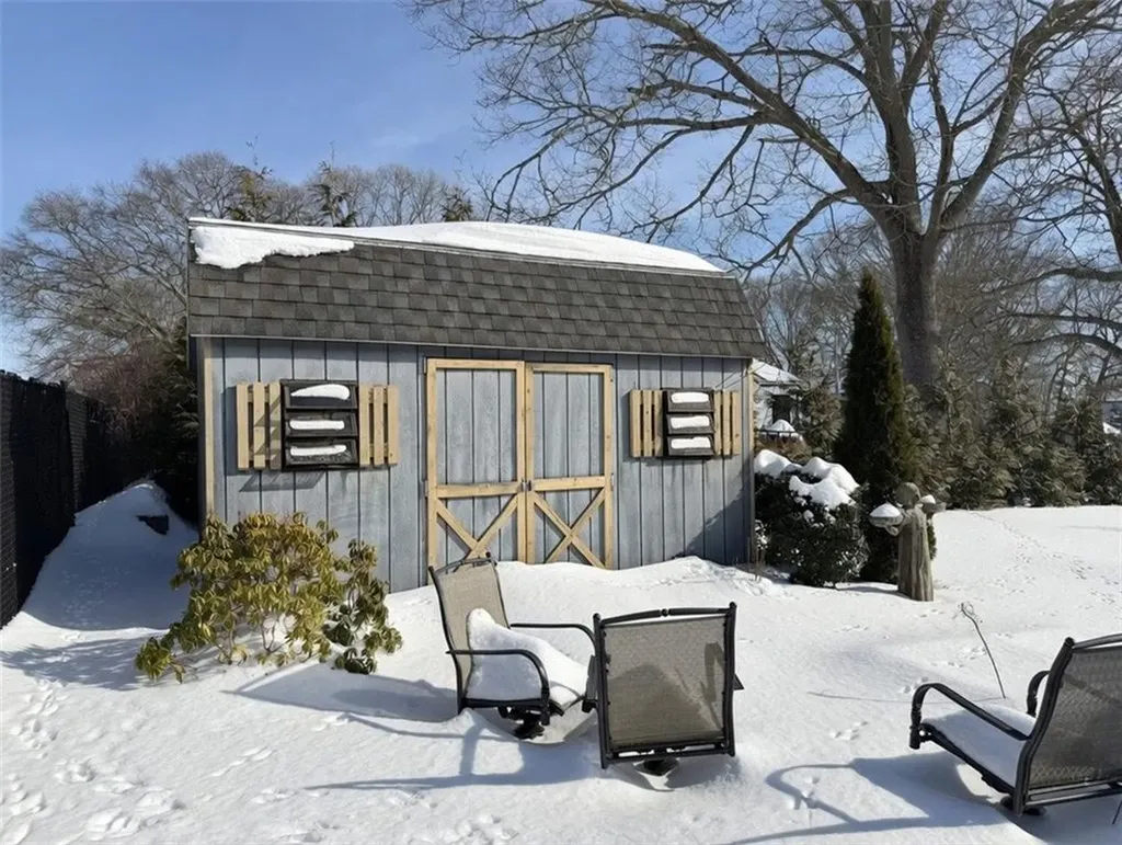33 Whipple Avenue Westerly RI 02891