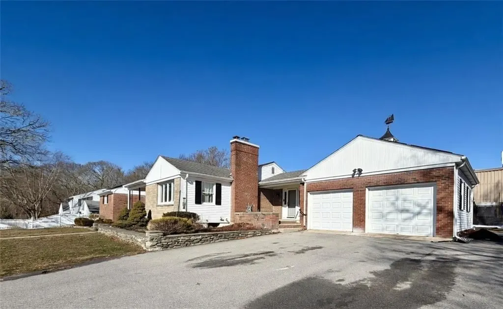 33 Whipple Avenue Westerly RI 02891
