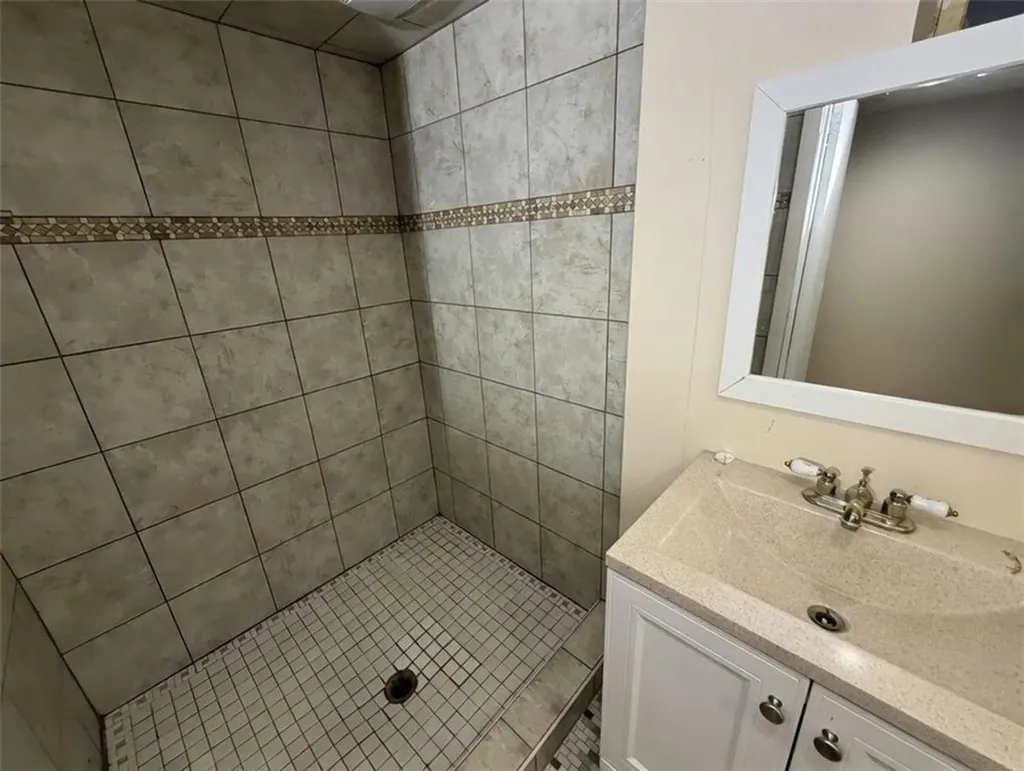 33 Whipple Avenue Westerly RI 02891