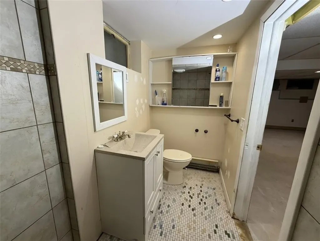 33 Whipple Avenue Westerly RI 02891