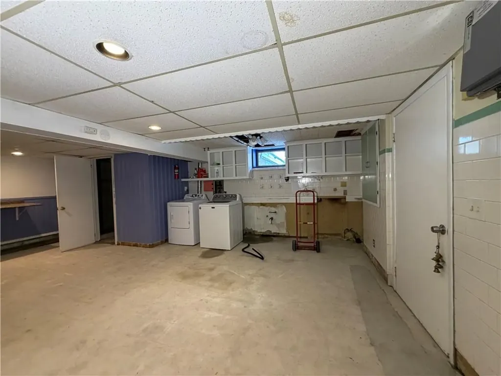 33 Whipple Avenue Westerly RI 02891