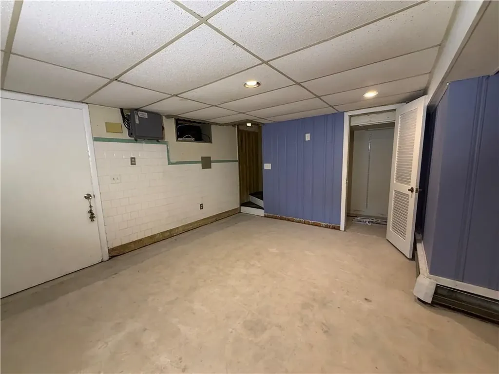 33 Whipple Avenue Westerly RI 02891
