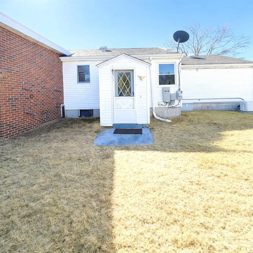 33 Whipple Avenue Westerly RI 02891