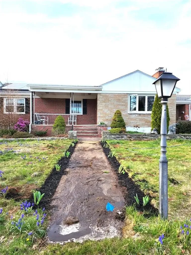 33 Whipple Avenue Westerly RI 02891
