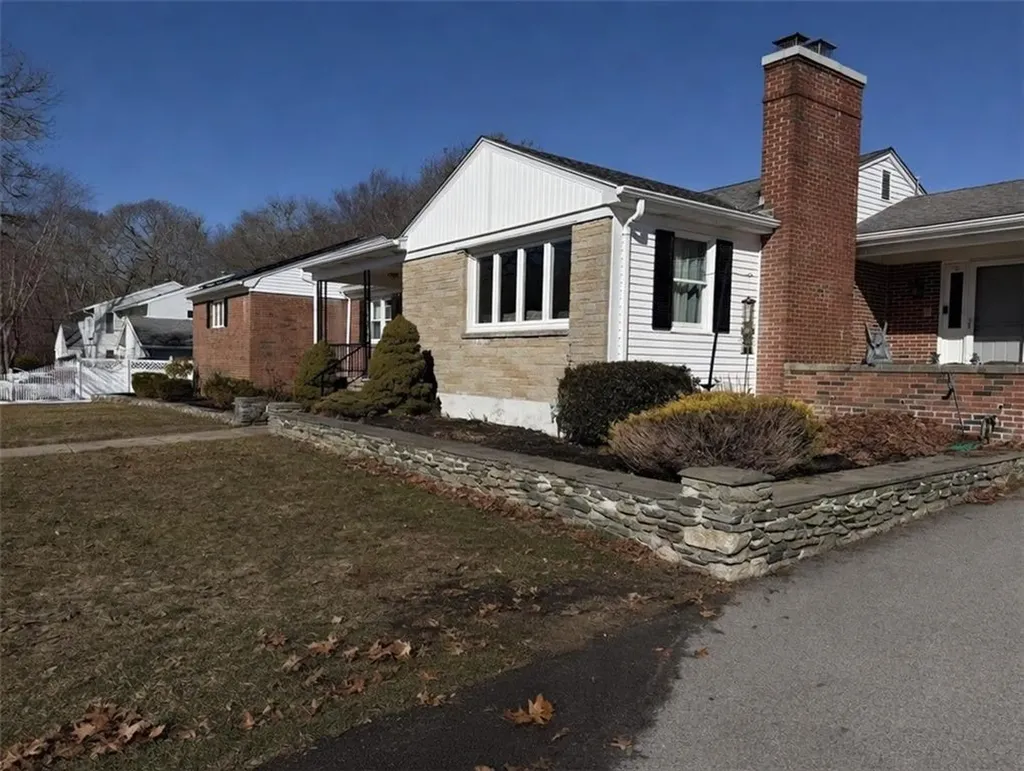 33 Whipple Avenue Westerly RI 02891