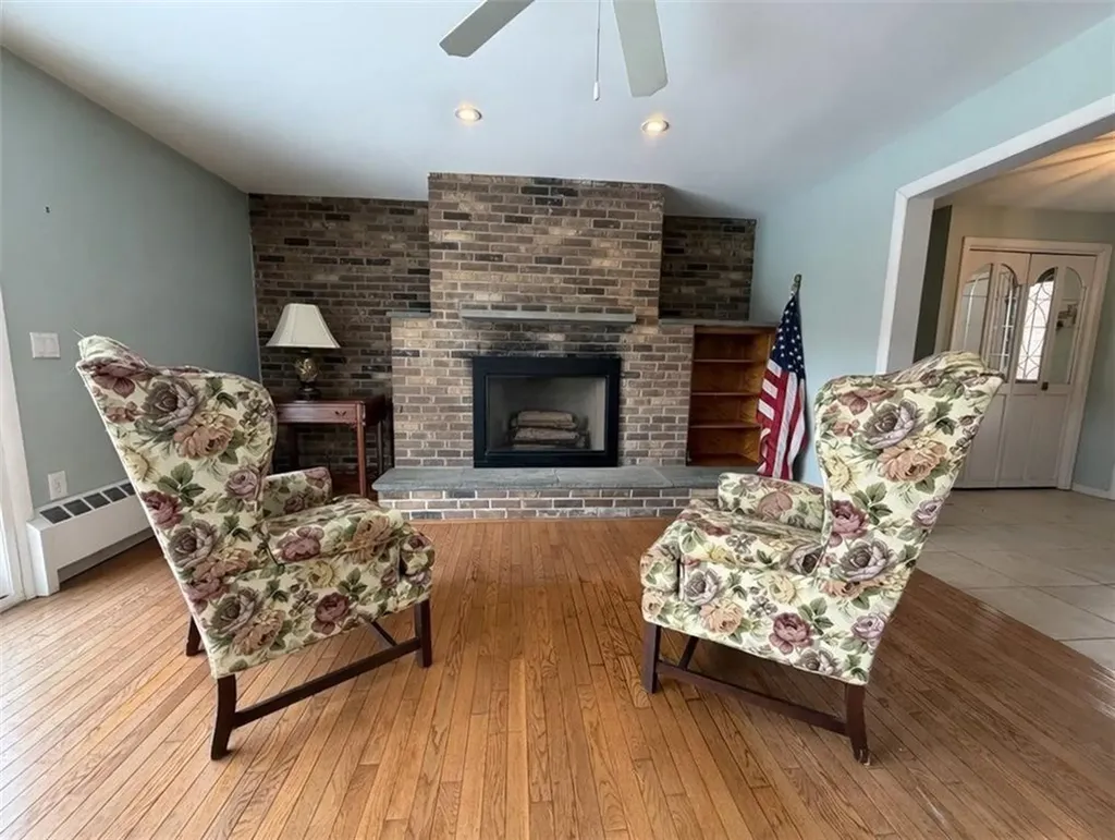 33 Whipple Avenue Westerly RI 02891