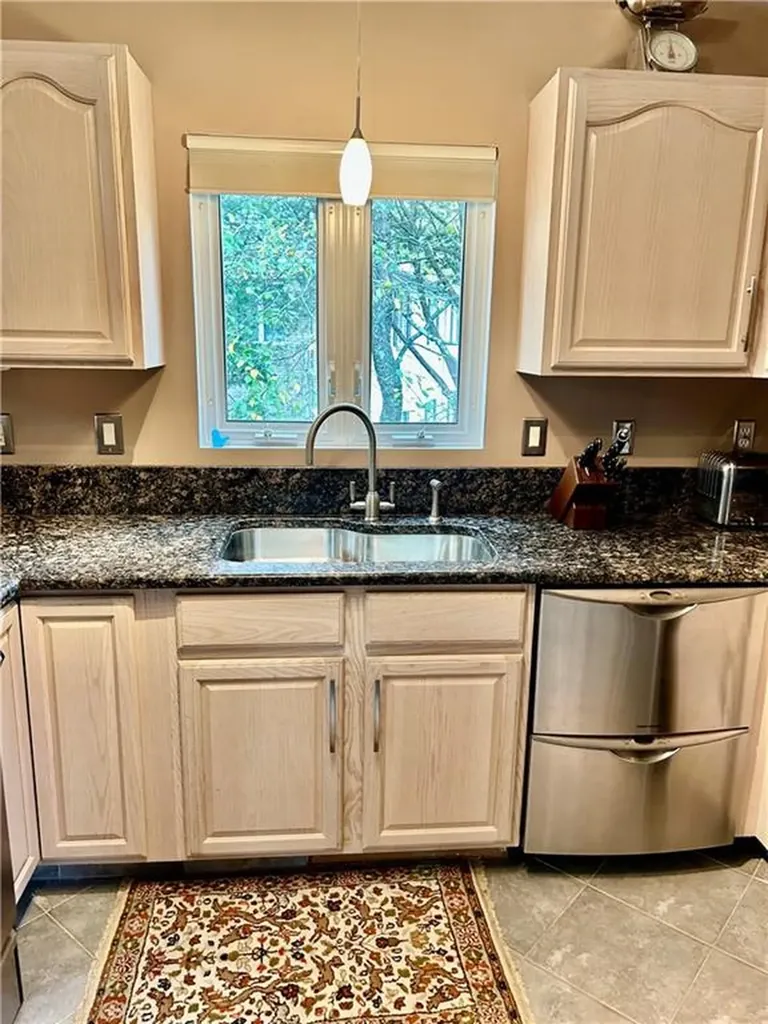 11 College Hill Road Warwick RI 02886