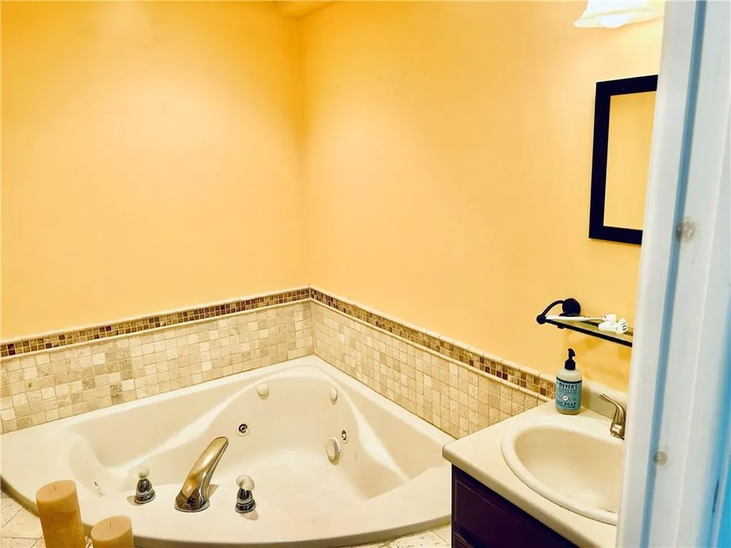 11 College Hill Road Warwick RI 02886